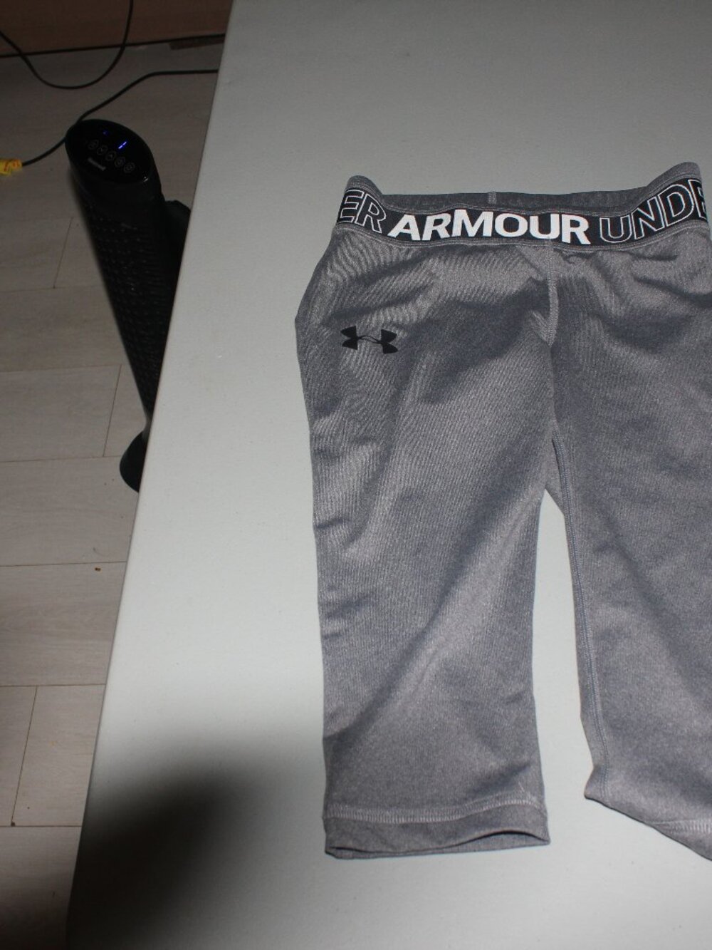 Grey Under Armour Capris Size Small New
